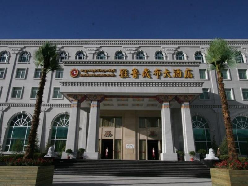 Brahmaputra Grand Hotel Lhasa Bagian luar foto