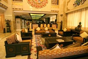 Brahmaputra Grand Hotel Lhasa Bagian luar foto