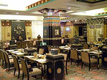 Brahmaputra Grand Hotel Lhasa Bagian luar foto